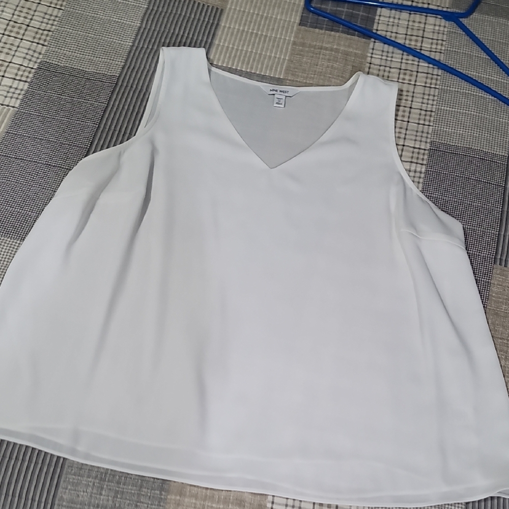 3/$20 Nine West White V-Neck Sleeveless Camisole Shell